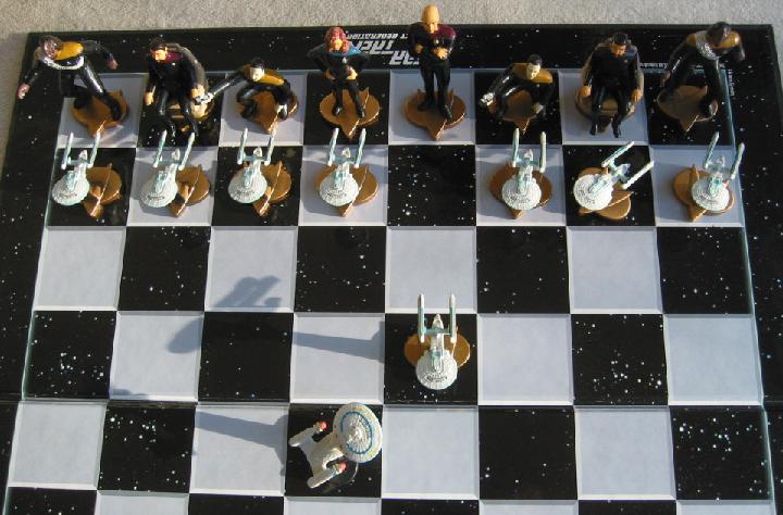 Star Trek  The Next Generation     2-D Chess   /   3-D-Schach     -     top view detailed